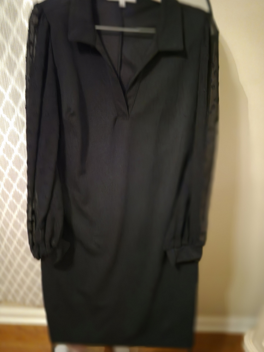 Absolutely Famous Black Long Sleeve Shift Dress with V-Notch